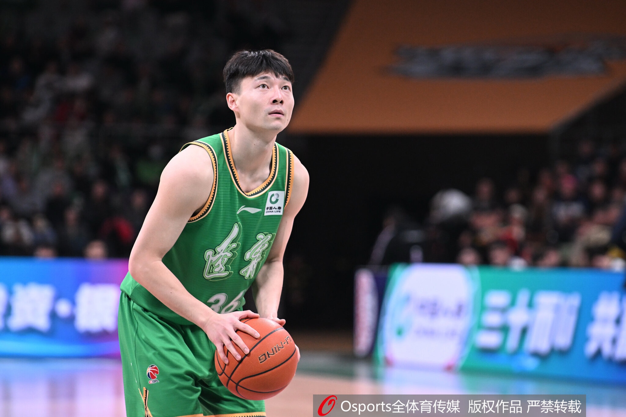 辽宁男篮续约鄢手骐3年 上赛季三分命中率35.8%队内本土第一 辽宁男篮续约鄢手骐3年 上赛季三分命中率35.8%队内本土第一