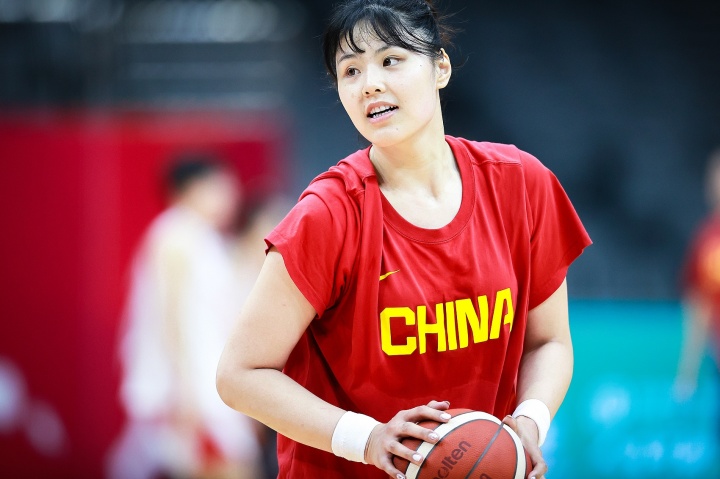 李月汝丢护照媒体人三问 ：何需邮寄？何不早备？何不回国补办？