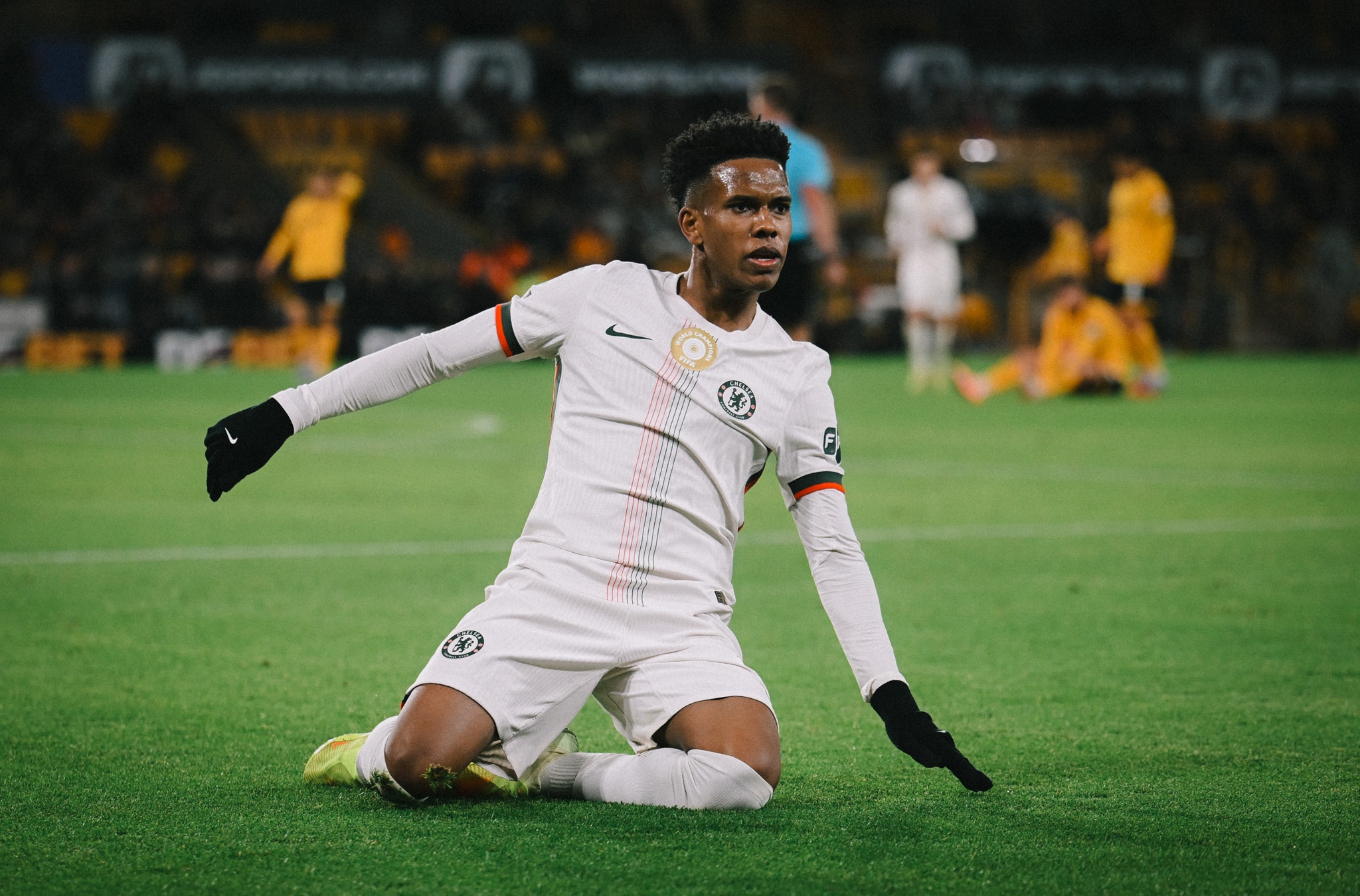 BBC：埃斯特旺方面否认对缺少机会不满，球员是切尔西的非卖品
