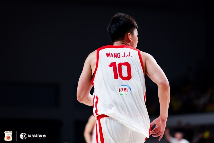 锋线尖刀！王俊杰小组赛阶段场均15.5分9板2助